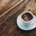 コーヒーの苦味：深煎りの香ばしさと日本的調和