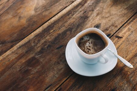 コーヒーの苦味：深煎りの香ばしさと日本的調和