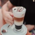 日本のコーヒー専門店における新鮮な豆の特徴と見分け方