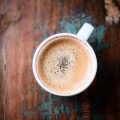 高齢者におけるカフェイン摂取が与える健康リスクとベネフィット