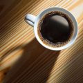 狭いスペースでも叶う！日本の小さな部屋向けカフェインテリア術