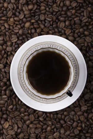 コーヒーによる眠気防止効果とその原理