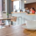 大手チェーン店と個人経営のカフェにおけるサブスク導入事例比較