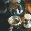 沖縄で話題のこだわりコーヒー農園と地元カフェのコラボレーション事例