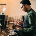 コーヒースタンド開業に必要な許認可と法規制のポイント