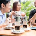 日本各地の水で味わうアイスブリューコーヒーの飲み比べ