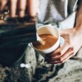 コーヒー以外にも！おうちカフェで楽しむデカフェラテとティーアレンジ