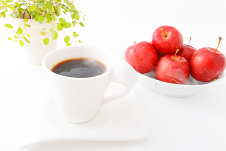 日本の伝統菓子と合わせる涼感アイスブリューコーヒーの一皿