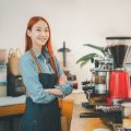 人材採用とスタッフ教育：日本のカフェ文化に合わせた運営体制