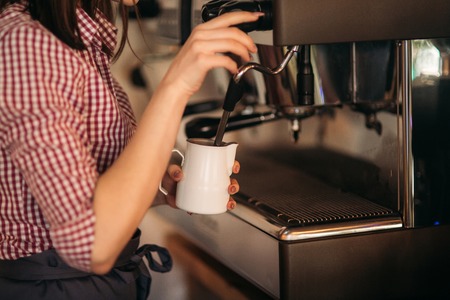 コーヒータイムと日本の音楽・読書：五感で味わうリラックス方法