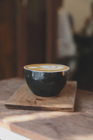 モダンと伝統が融合！陶磁器・ガラス製コーヒーウェアの選び方